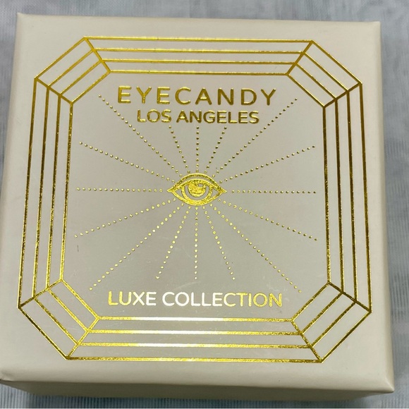 Eye Candy Heart Earrings, NWOT - Picture 4 of 4